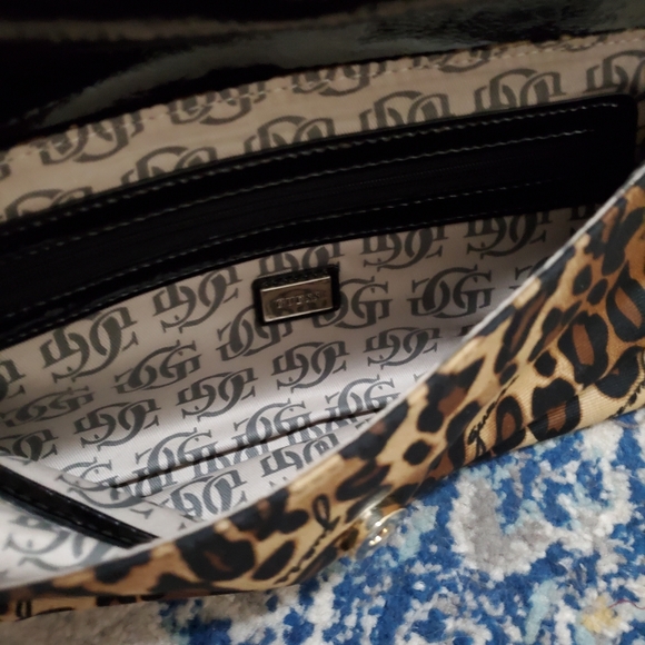 Guess Savona Leopard Print Clutch Handbag Tan/Brown/Black Combo - Picture 5 of 8